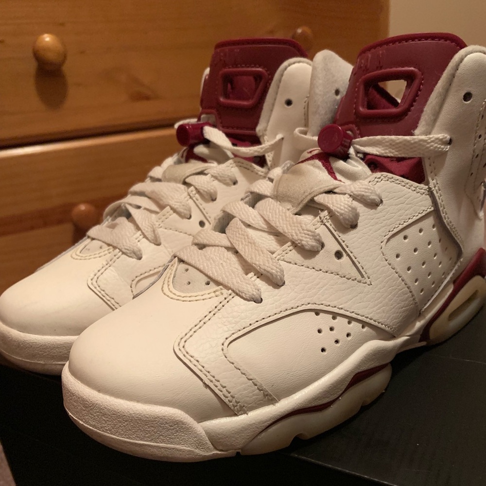 Maroon 6s size 5.5GS